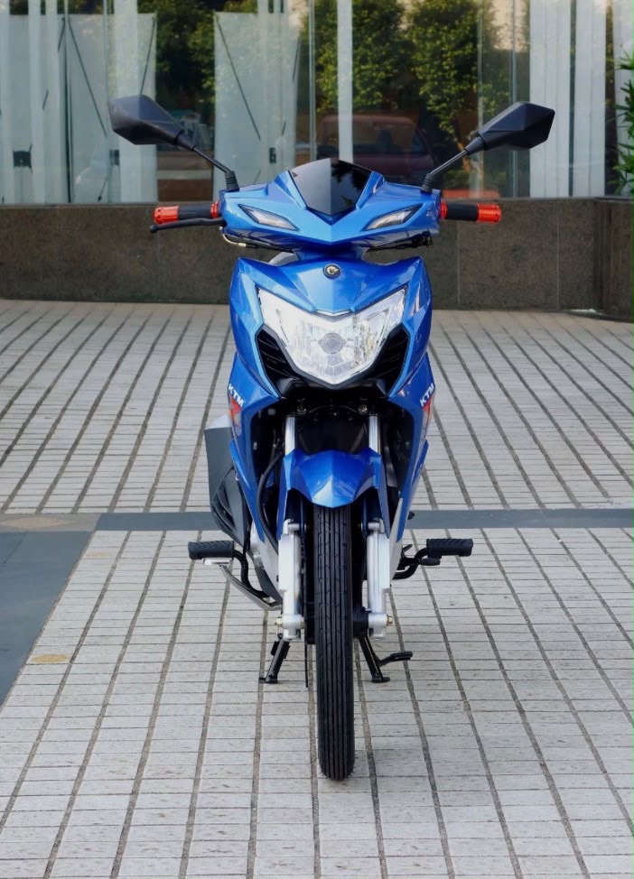 Moto KTM bleue – vue avant