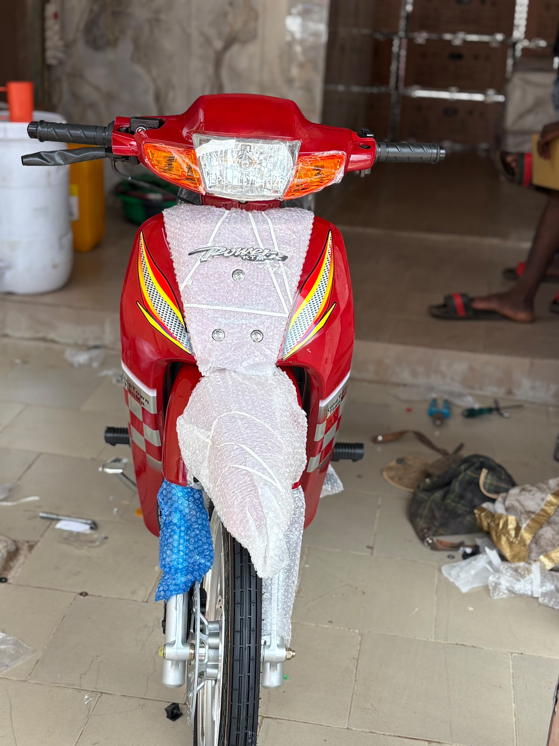 Moto rouge – modèle urbain